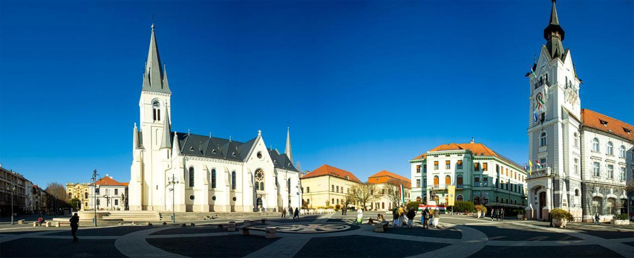 Hotel Kapos คาโปชวาร์ ภายนอก รูปภาพ