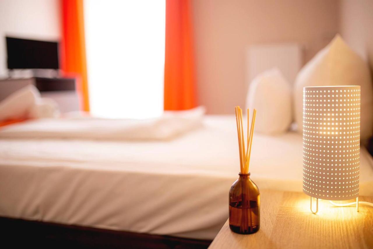 Hotel Kapos คาโปชวาร์ ภายนอก รูปภาพ