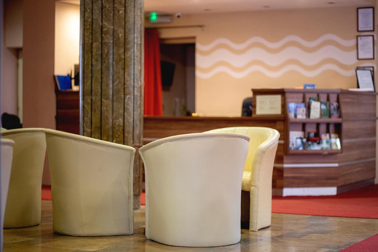 Hotel Kapos คาโปชวาร์ ภายนอก รูปภาพ
