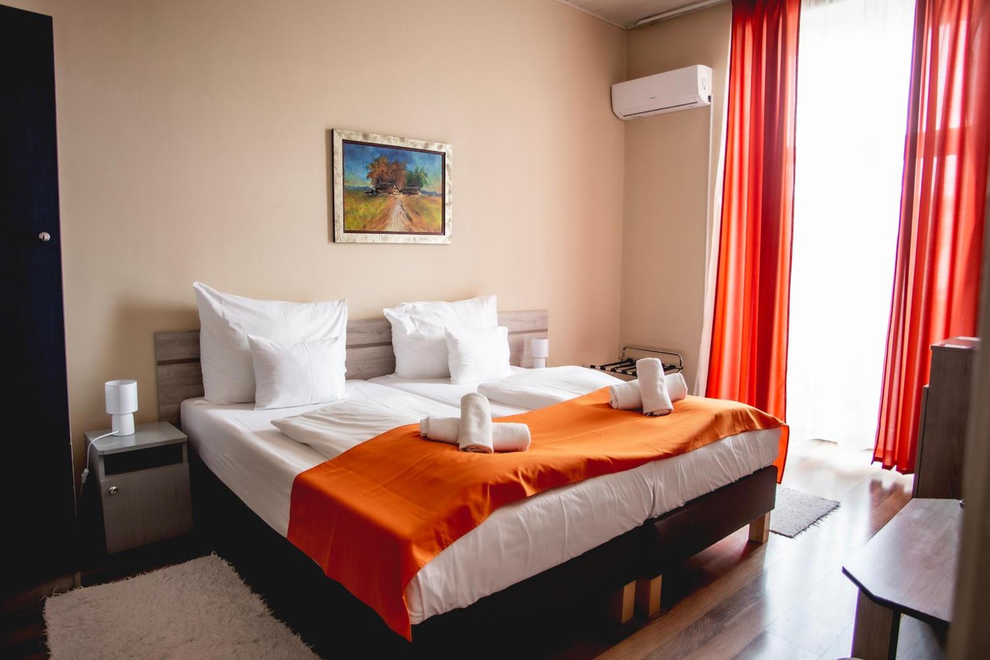Hotel Kapos คาโปชวาร์ ภายนอก รูปภาพ