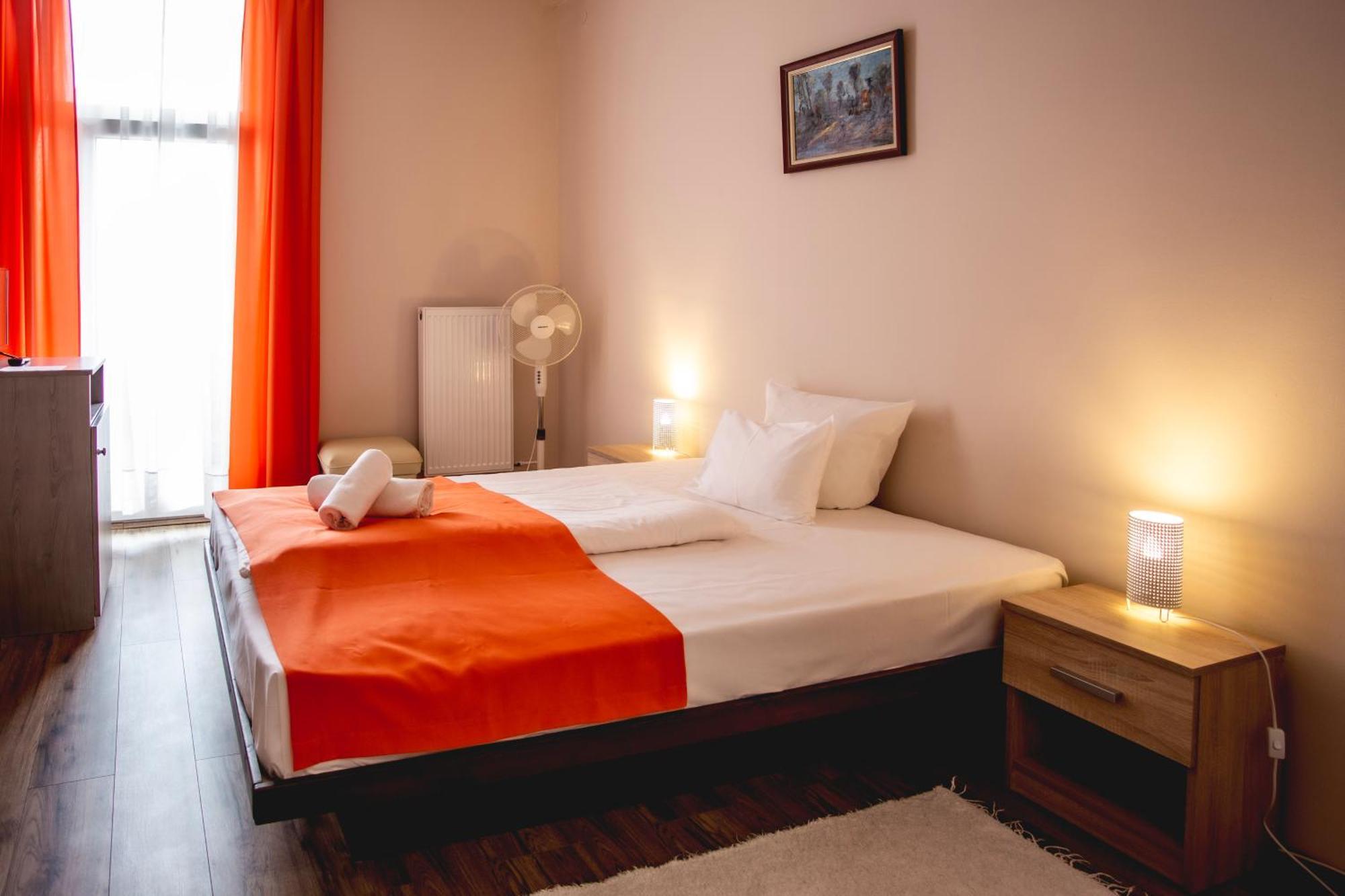 Hotel Kapos คาโปชวาร์ ภายนอก รูปภาพ