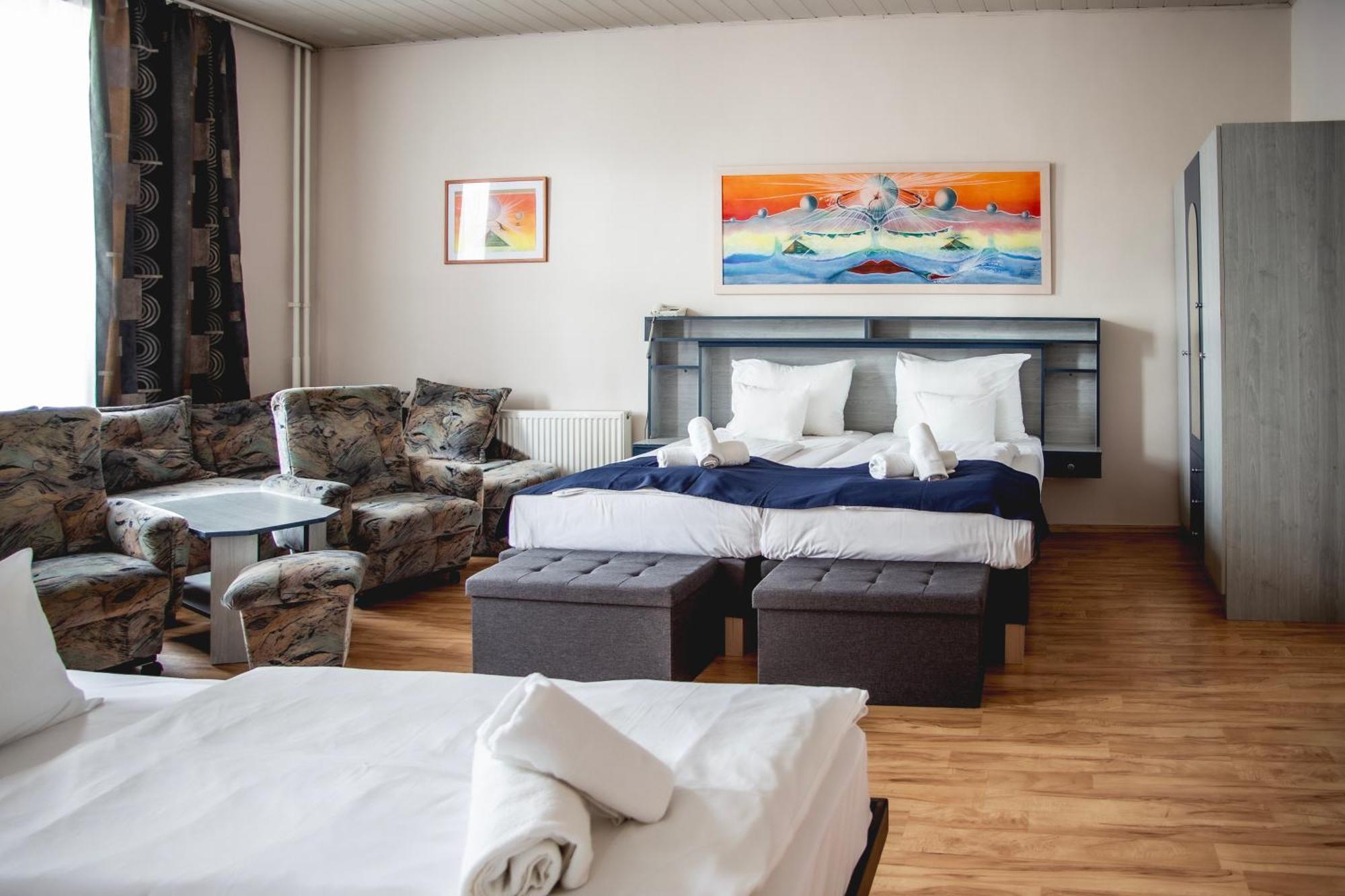 Hotel Kapos คาโปชวาร์ ภายนอก รูปภาพ