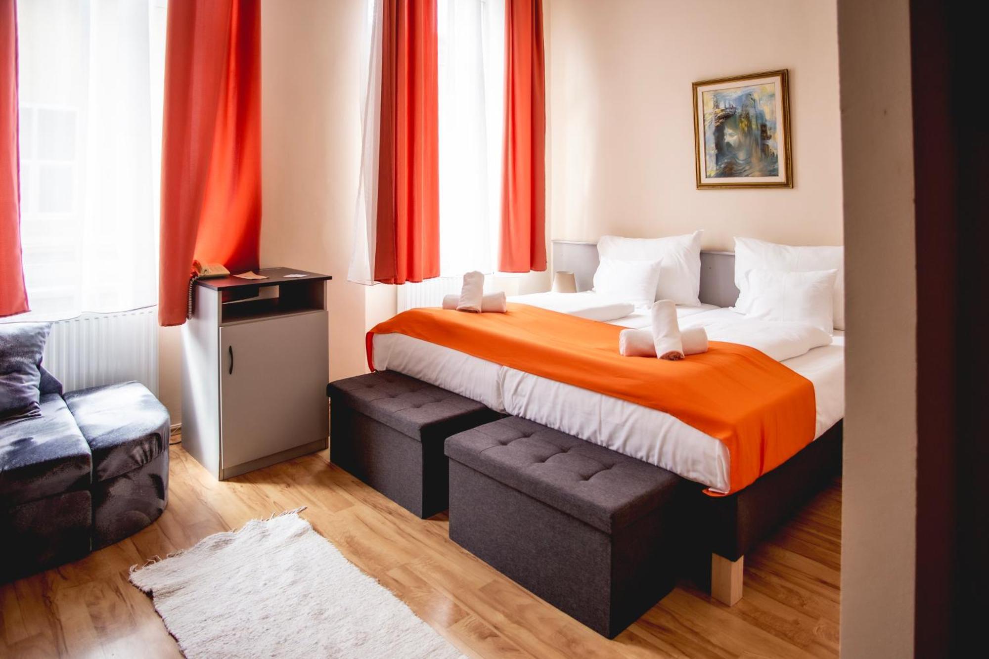 Hotel Kapos คาโปชวาร์ ภายนอก รูปภาพ