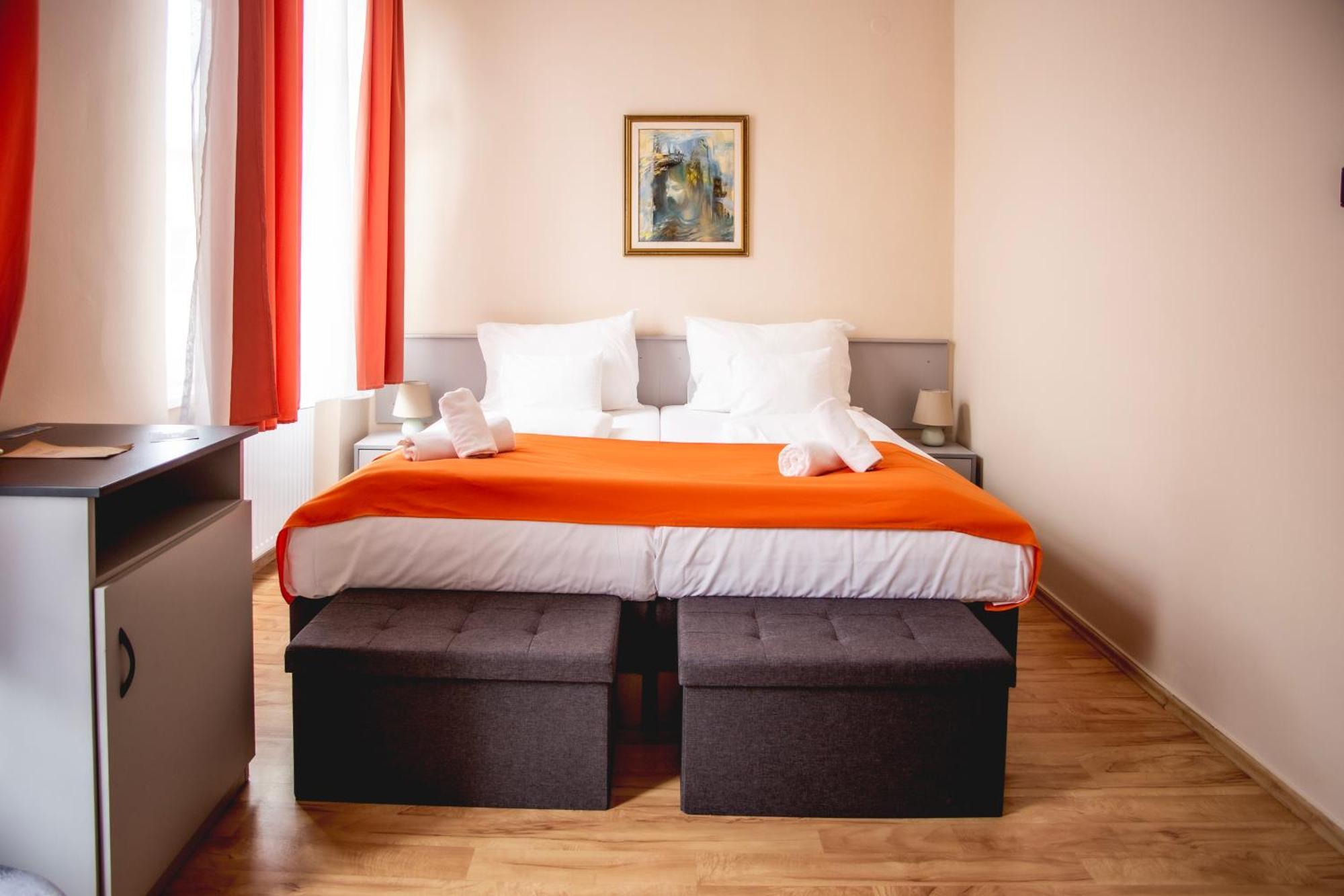 Hotel Kapos คาโปชวาร์ ภายนอก รูปภาพ