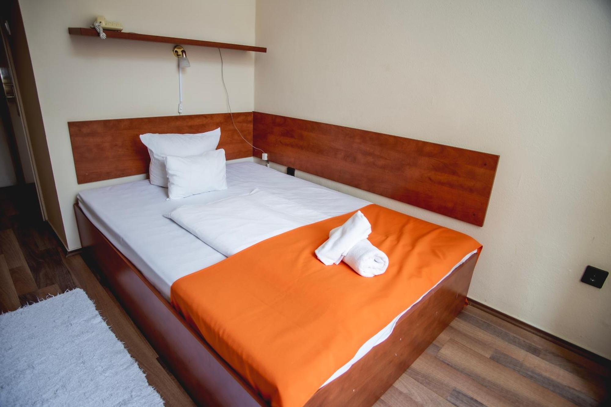 Hotel Kapos คาโปชวาร์ ภายนอก รูปภาพ