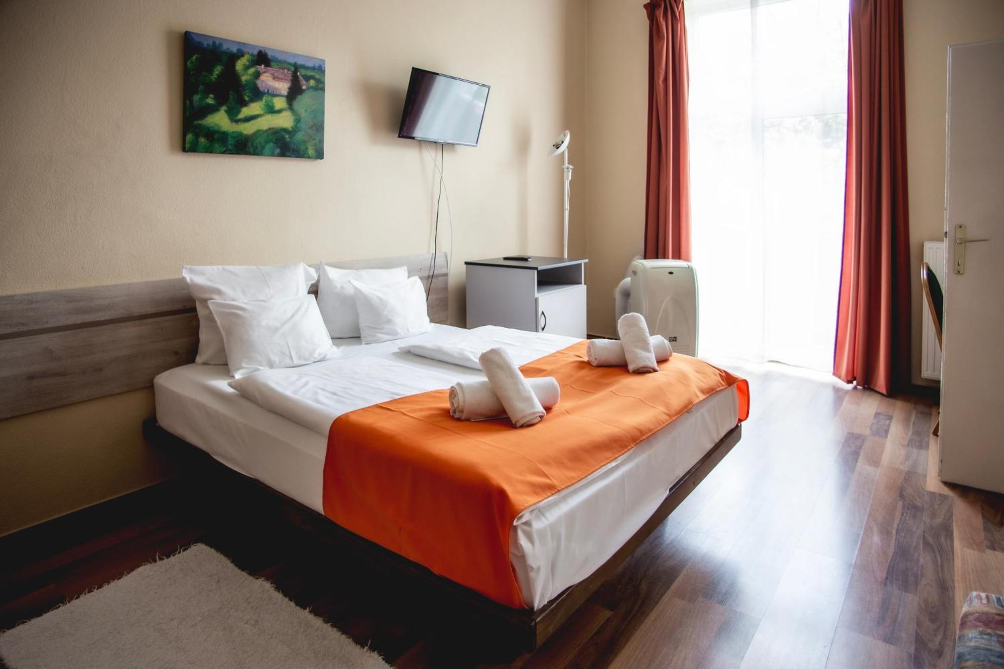 Hotel Kapos คาโปชวาร์ ภายนอก รูปภาพ