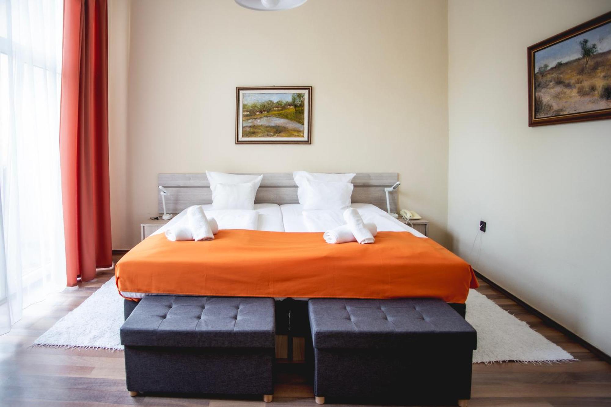 Hotel Kapos คาโปชวาร์ ภายนอก รูปภาพ