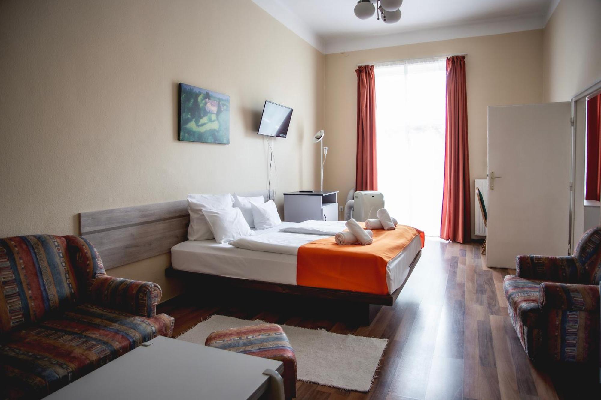 Hotel Kapos คาโปชวาร์ ภายนอก รูปภาพ