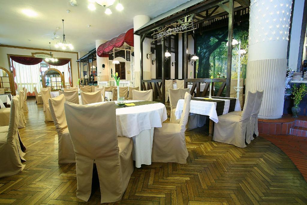Hotel Kapos คาโปชวาร์ ภายนอก รูปภาพ